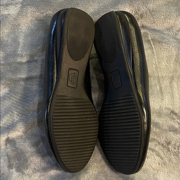 Naturalizer Black Leather Loafers - Picture 4 of 7